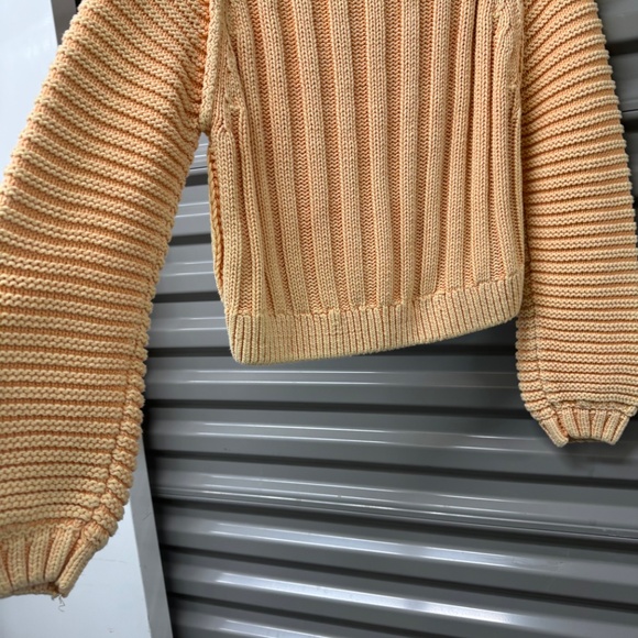 Cropped sweater! - Picture 6 of 12